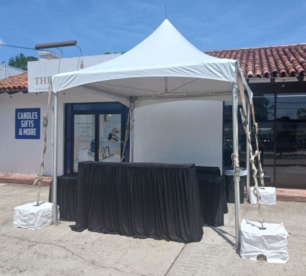 https://spotlightpartyrental.com/wp-content/uploads/2024/07/PartyItems-Bar-with-Back-Bar-table-with-cloths-and-skirting.jpg